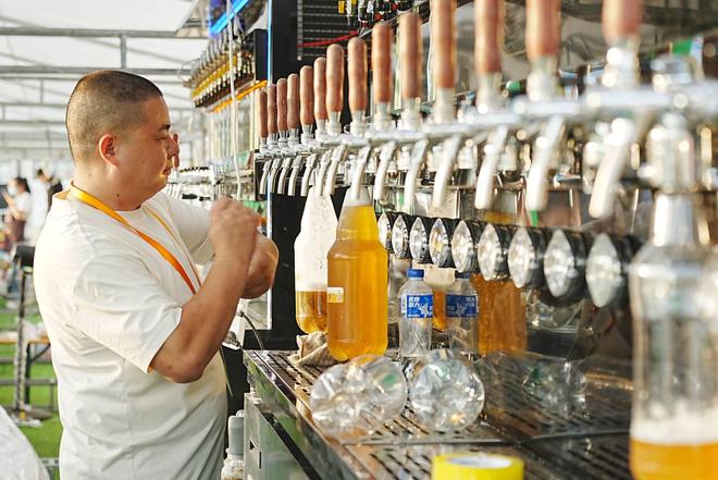 聚享西海岸 嗨啤張家樓 青島西海岸新區(qū)張家樓街道首屆啤酒文化大集盛大啟幕